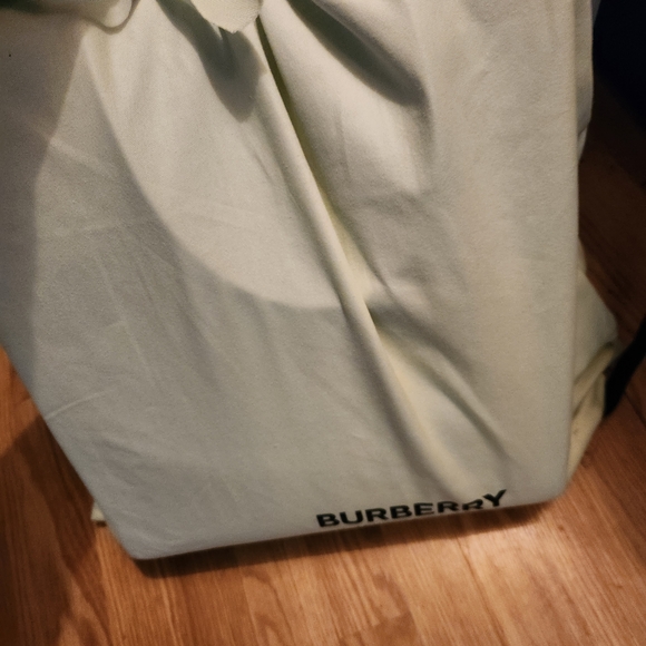 Classic Burberry Tote Bag in Beige and Black - Picture 9 of 9
